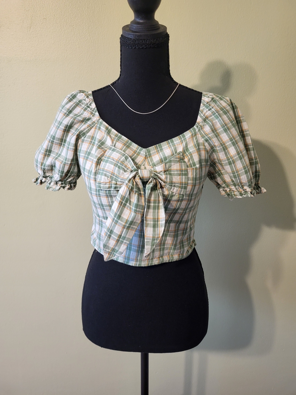 IEF Plaid Puff Sleeve Crop Top - Green & Cream. Size small.